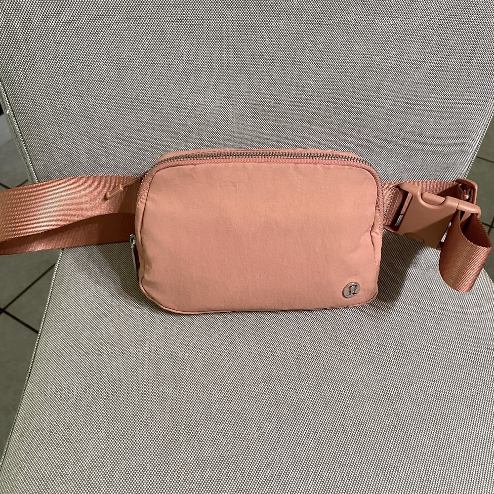 Lululemon Everywhere Belt Bag